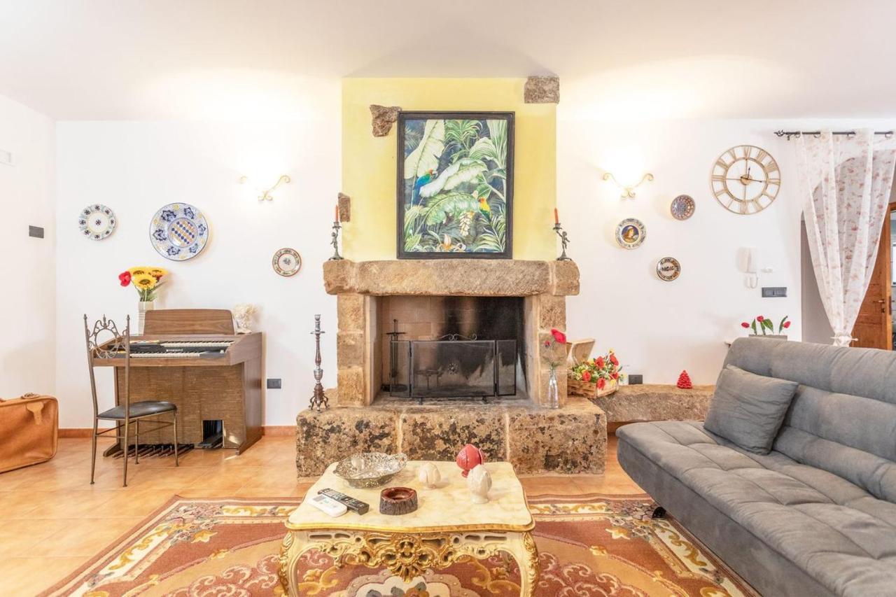 Villa Stracca Con Ampio Spazio Esterno Capilungo ภายนอก รูปภาพ